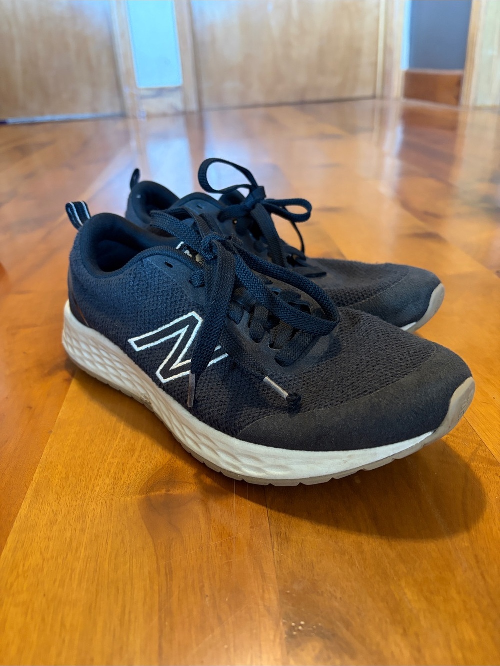 Women’s New Balance Black Knit Athletic Shoes - Size 7